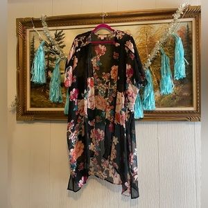Band of Gypsies Floral Kimono with Crochet Detailing. Size Medium.